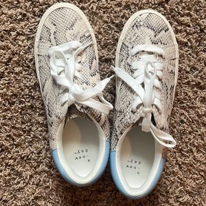 A New Day sneaker size 8